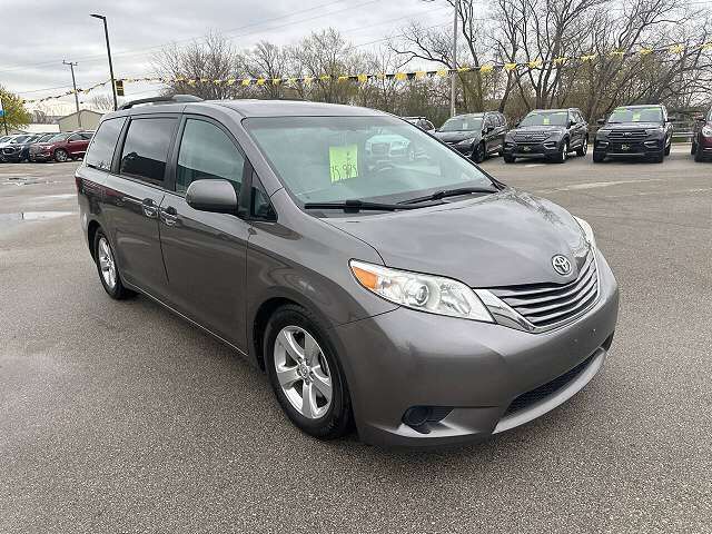 2017 TOYOTA Sienna