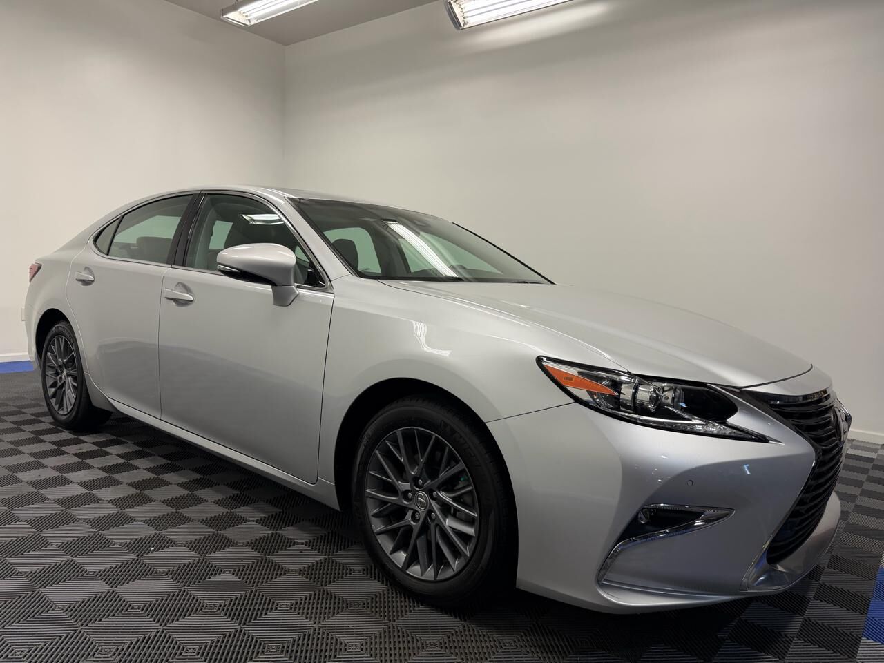 2018 LEXUS ES