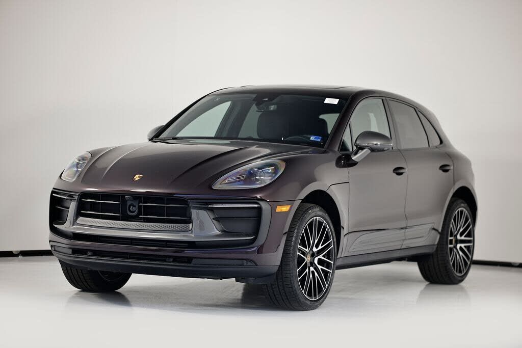 2026 PORSCHE Macan