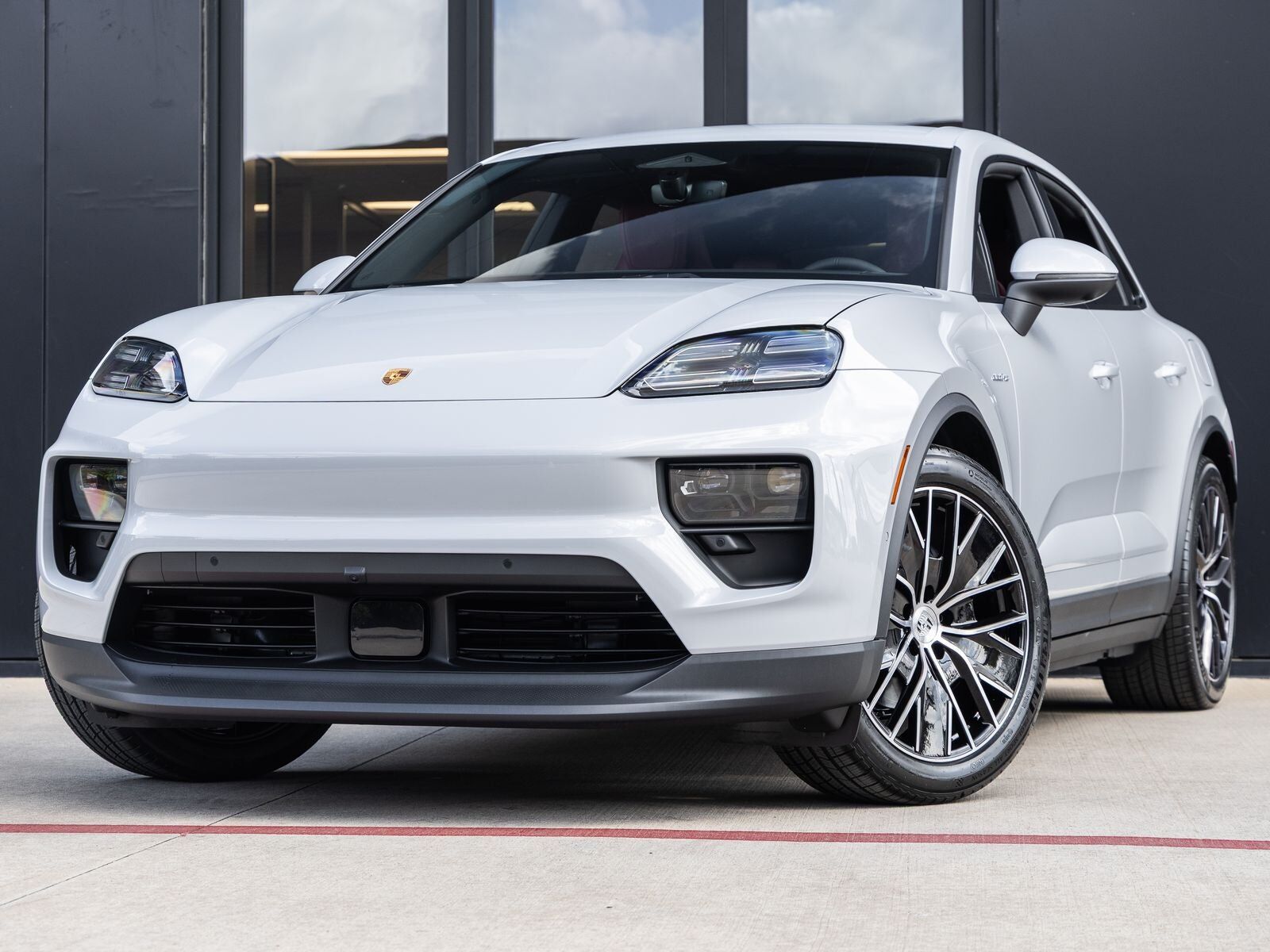 2026 PORSCHE Macan