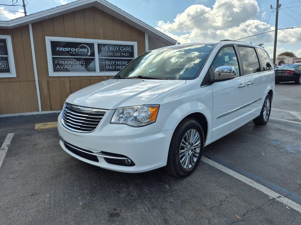2014 CHRYSLER Town and Country