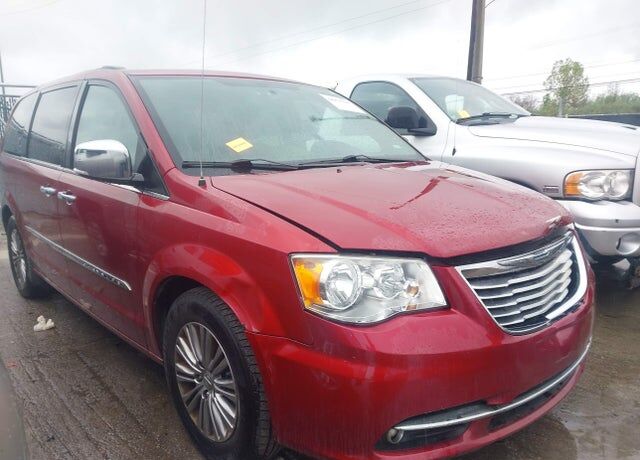2014 CHRYSLER Town and Country