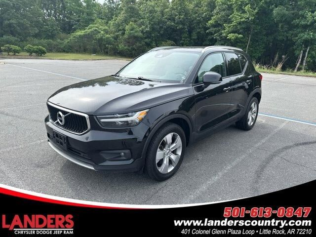 2022 VOLVO XC40