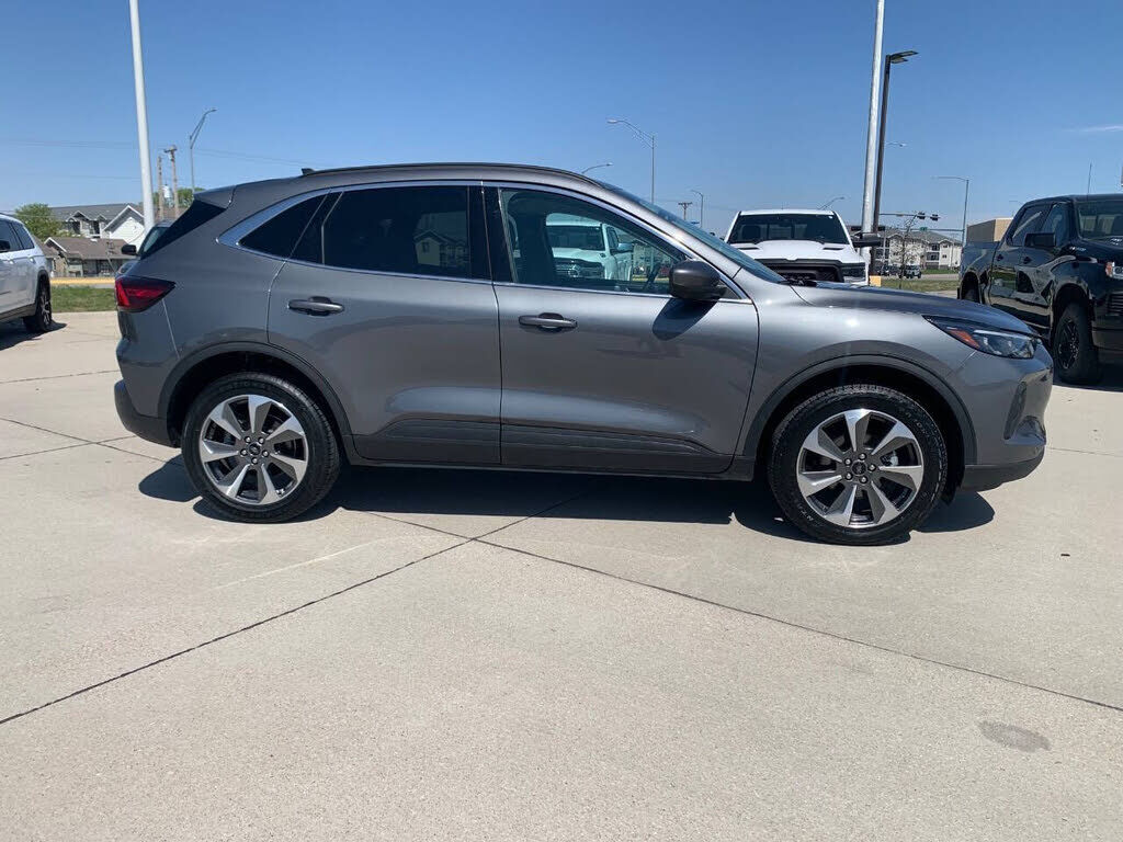 2024 FORD Escape