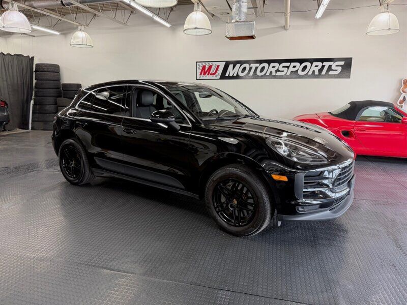 2019 PORSCHE Macan