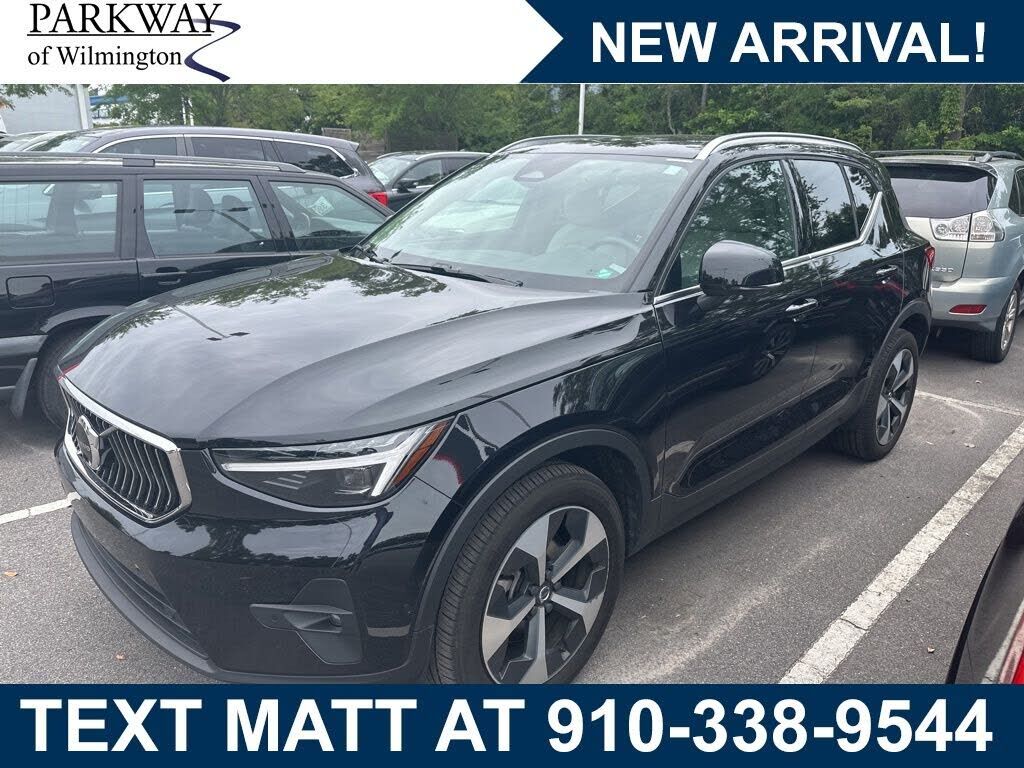 2024 VOLVO XC40