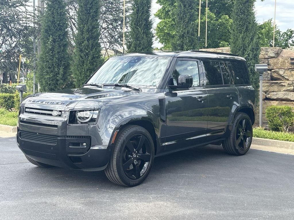 2024 LAND ROVER Defender
