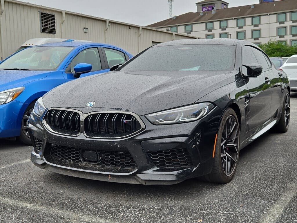 2023 BMW M8