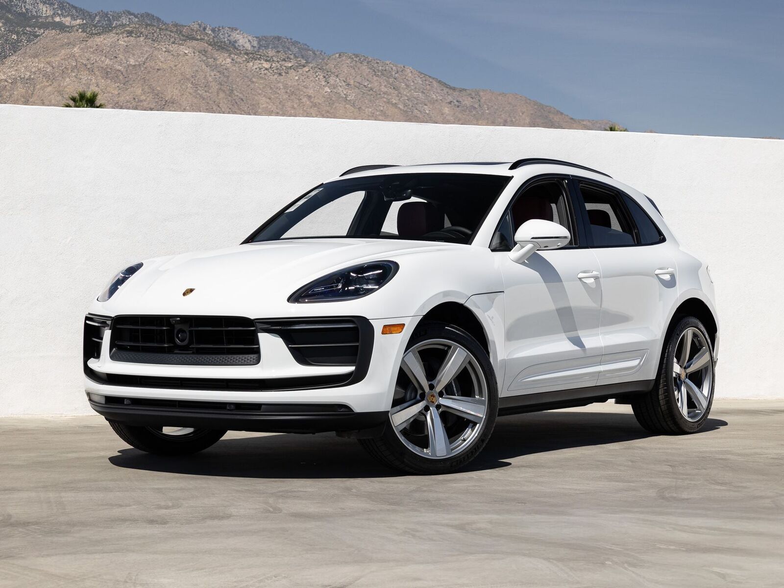 2026 PORSCHE Macan
