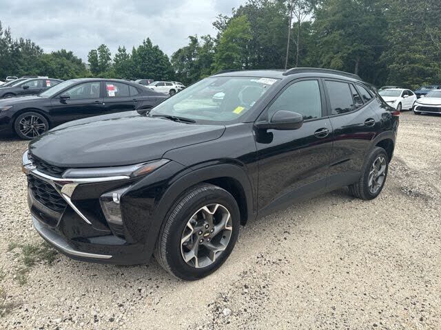 2025 CHEVROLET Trax