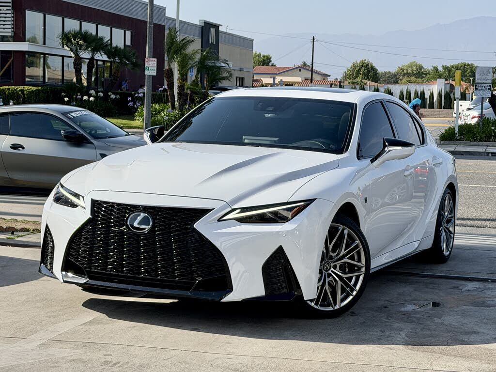 2022 LEXUS IS