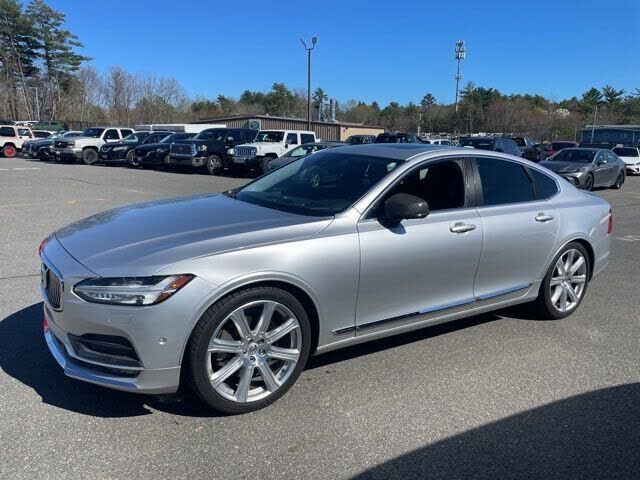 2017 VOLVO S90