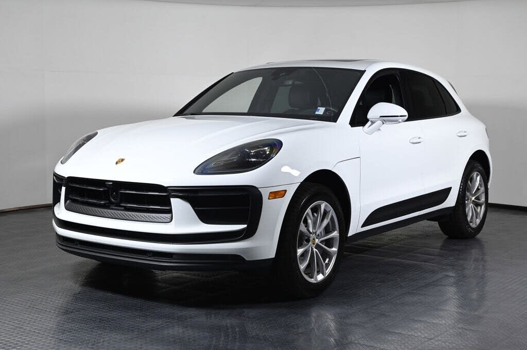2026 PORSCHE Macan