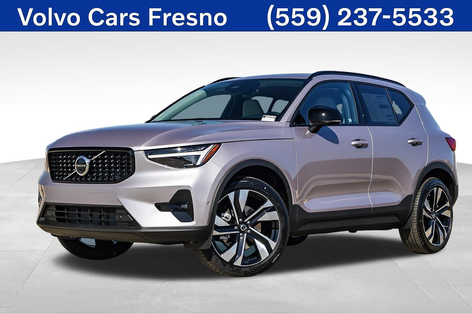 2026 VOLVO XC40