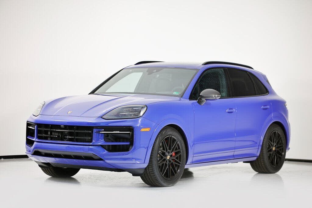 2025 PORSCHE Cayenne