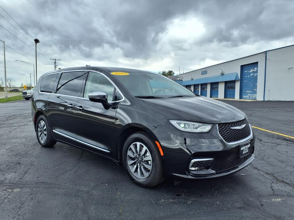 2023 CHRYSLER Pacifica