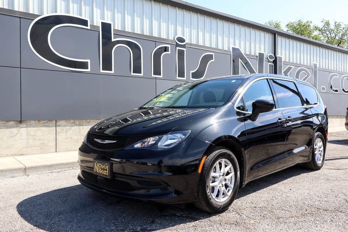 2023 CHRYSLER Voyager