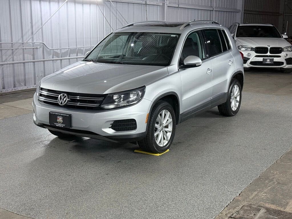 2017 VOLKSWAGEN Tiguan