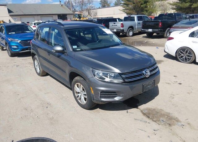 2016 VOLKSWAGEN Tiguan