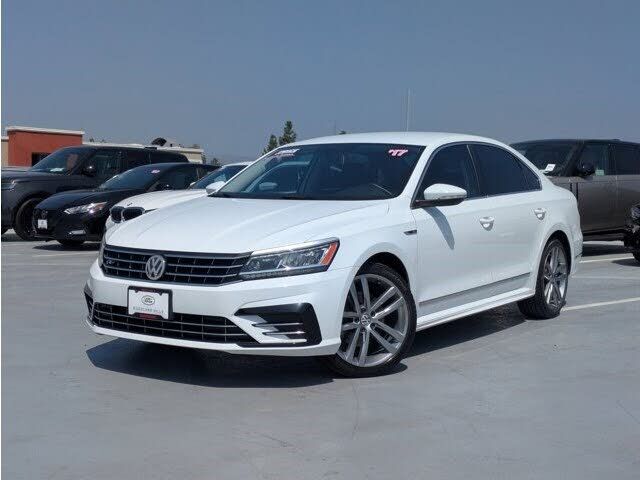 2017 VOLKSWAGEN Passat