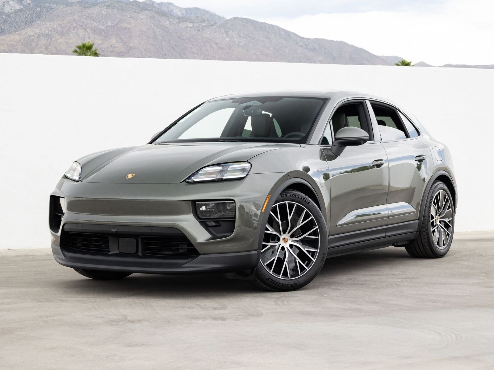 2026 PORSCHE Macan