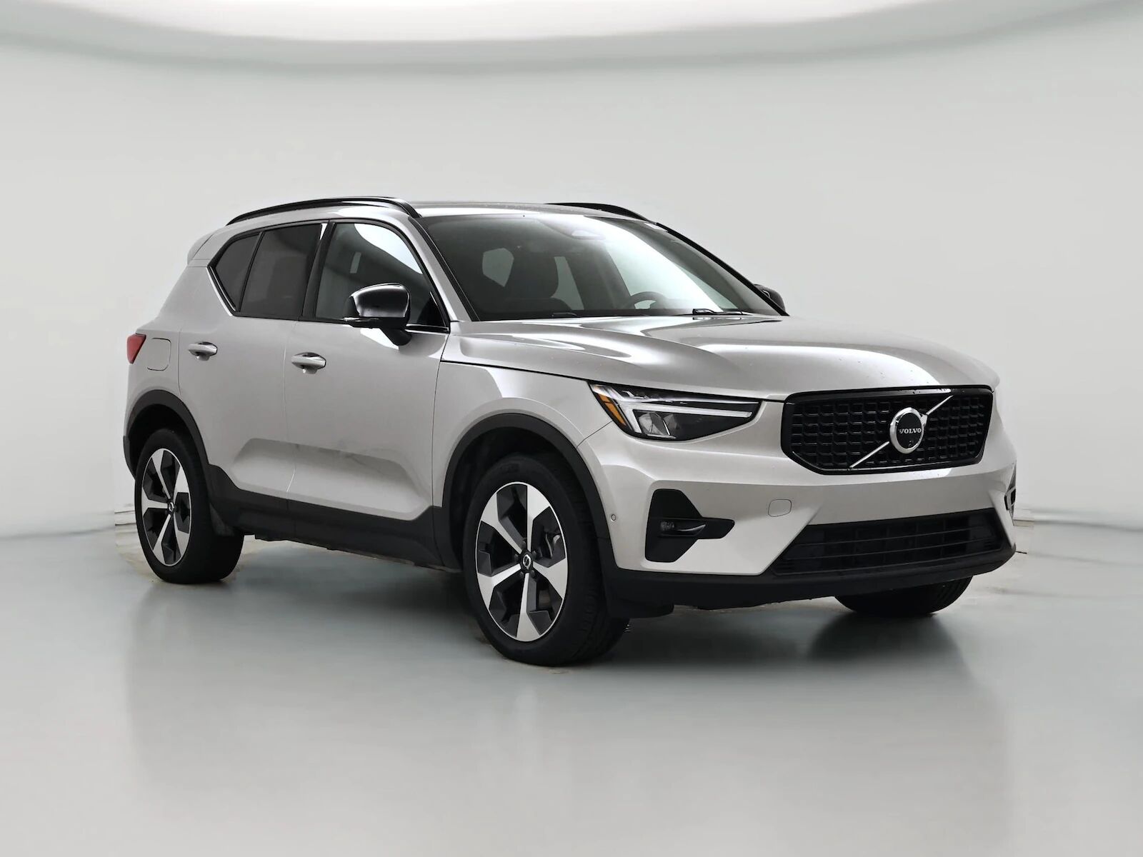 2025 VOLVO XC40