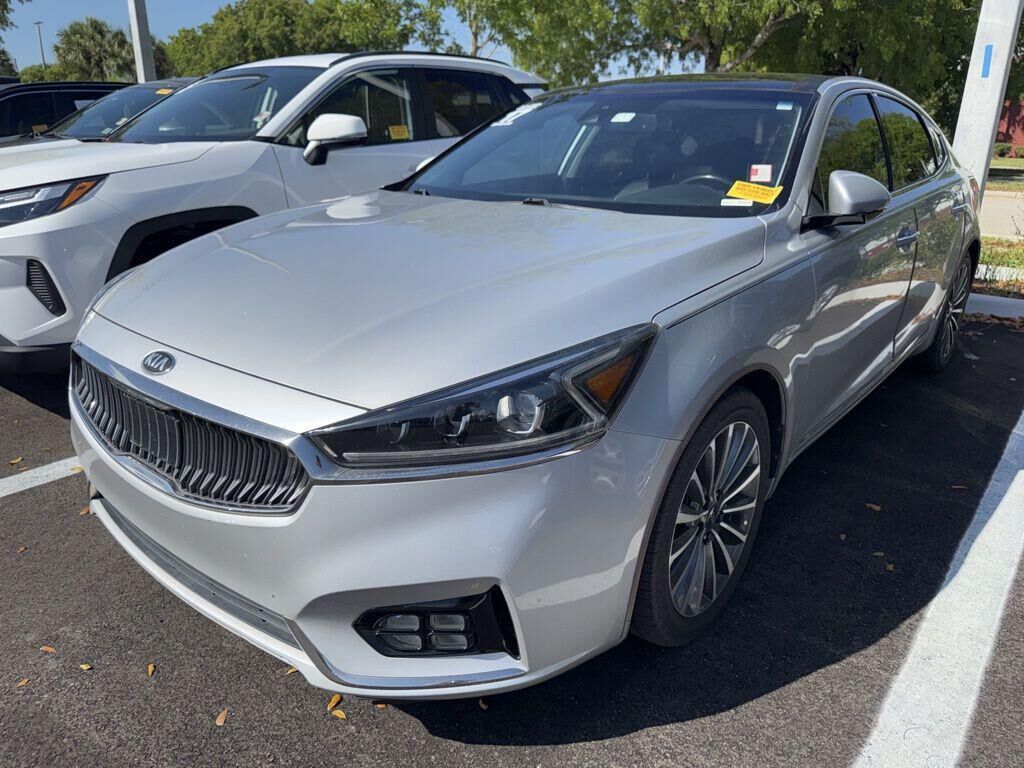 2017 KIA Cadenza