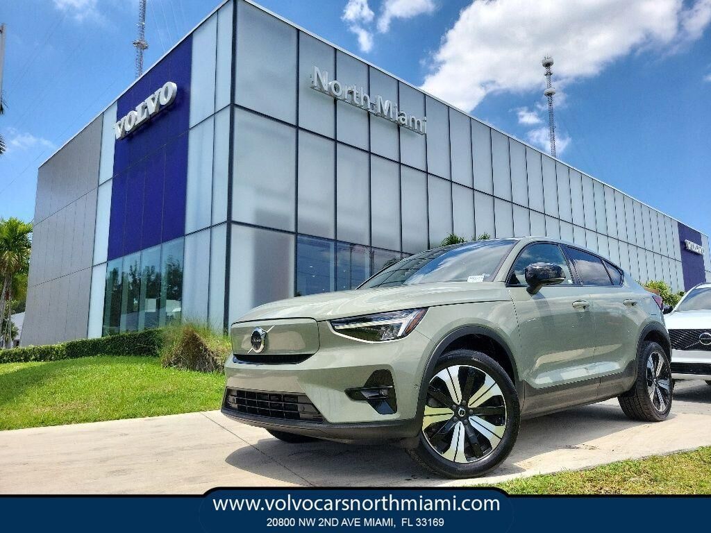 2023 VOLVO C40