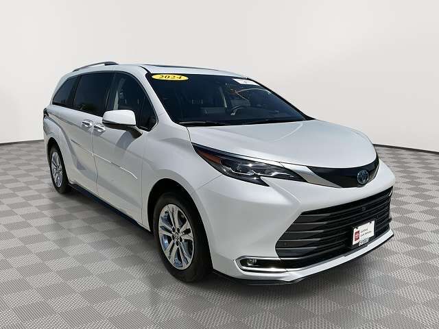 2024 TOYOTA Sienna