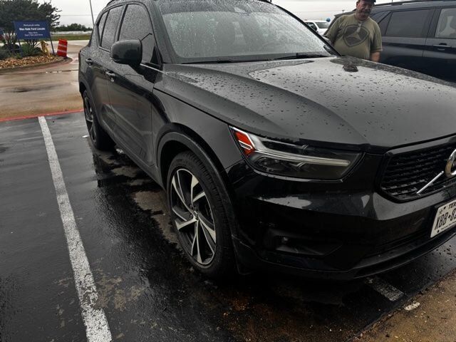 2020 VOLVO XC40