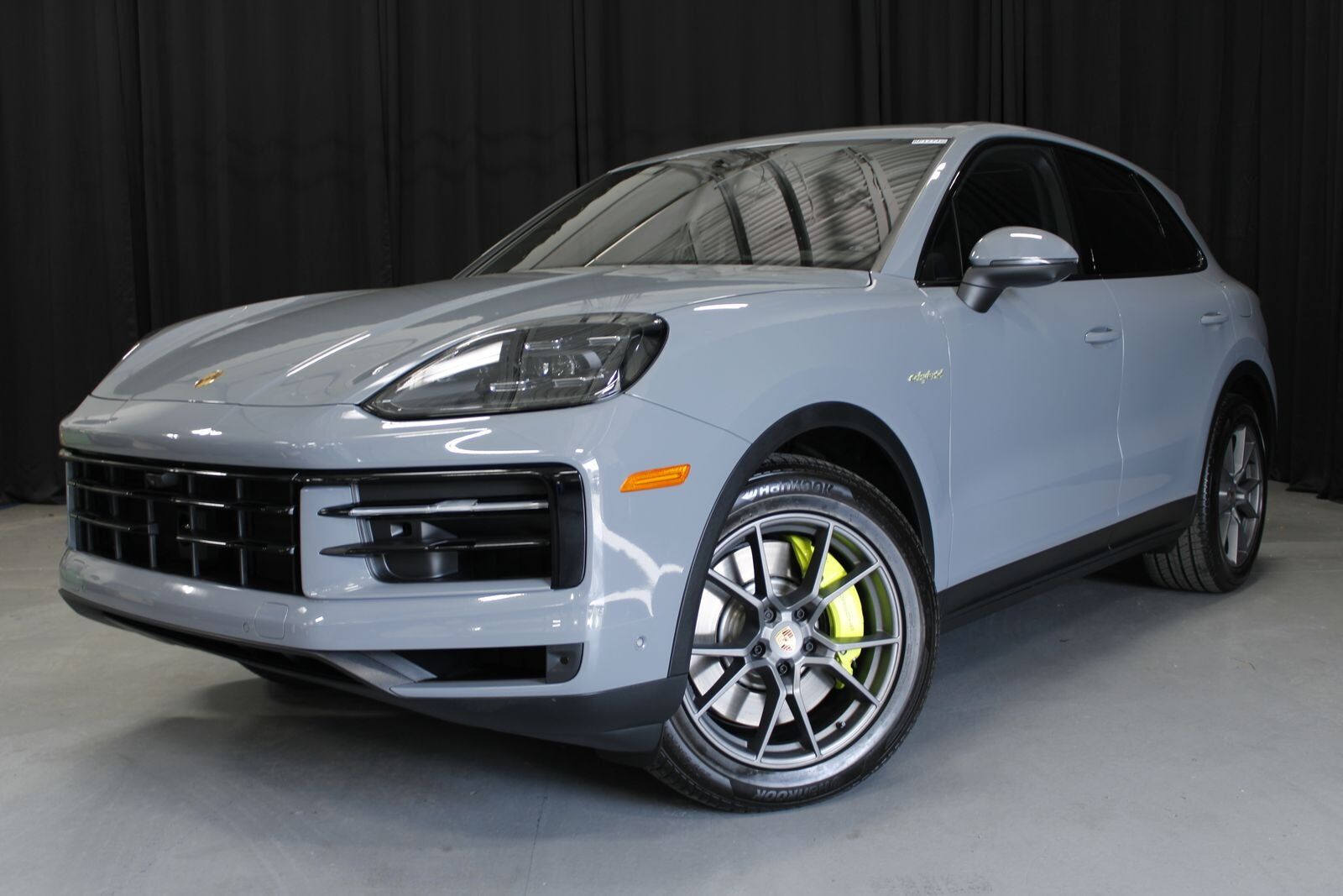 2026 PORSCHE Cayenne