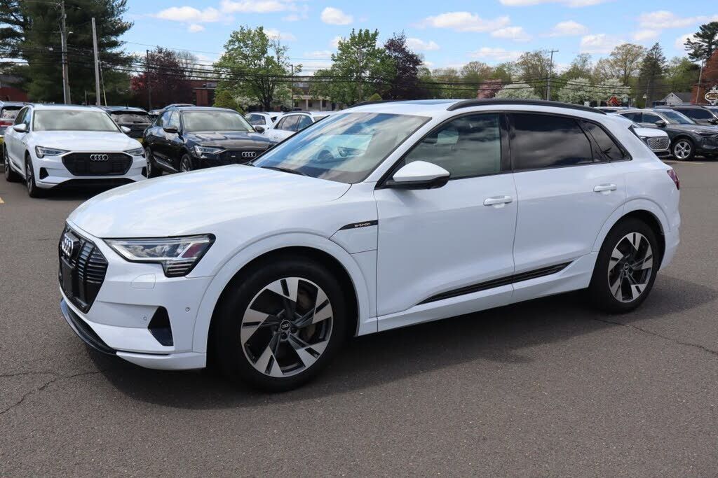 2022 AUDI e-tron