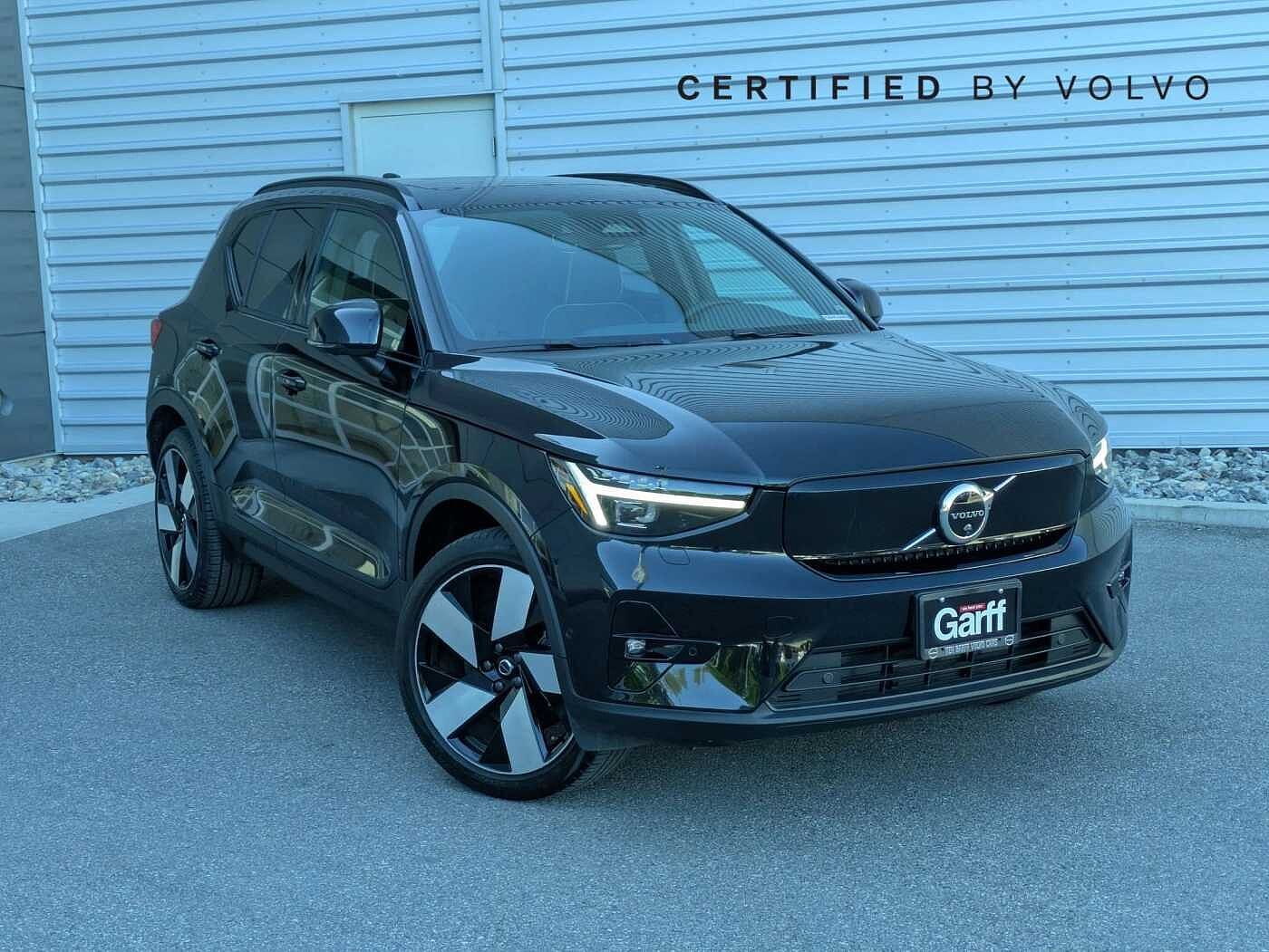 2023 VOLVO XC40