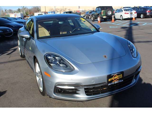2018 PORSCHE Panamera