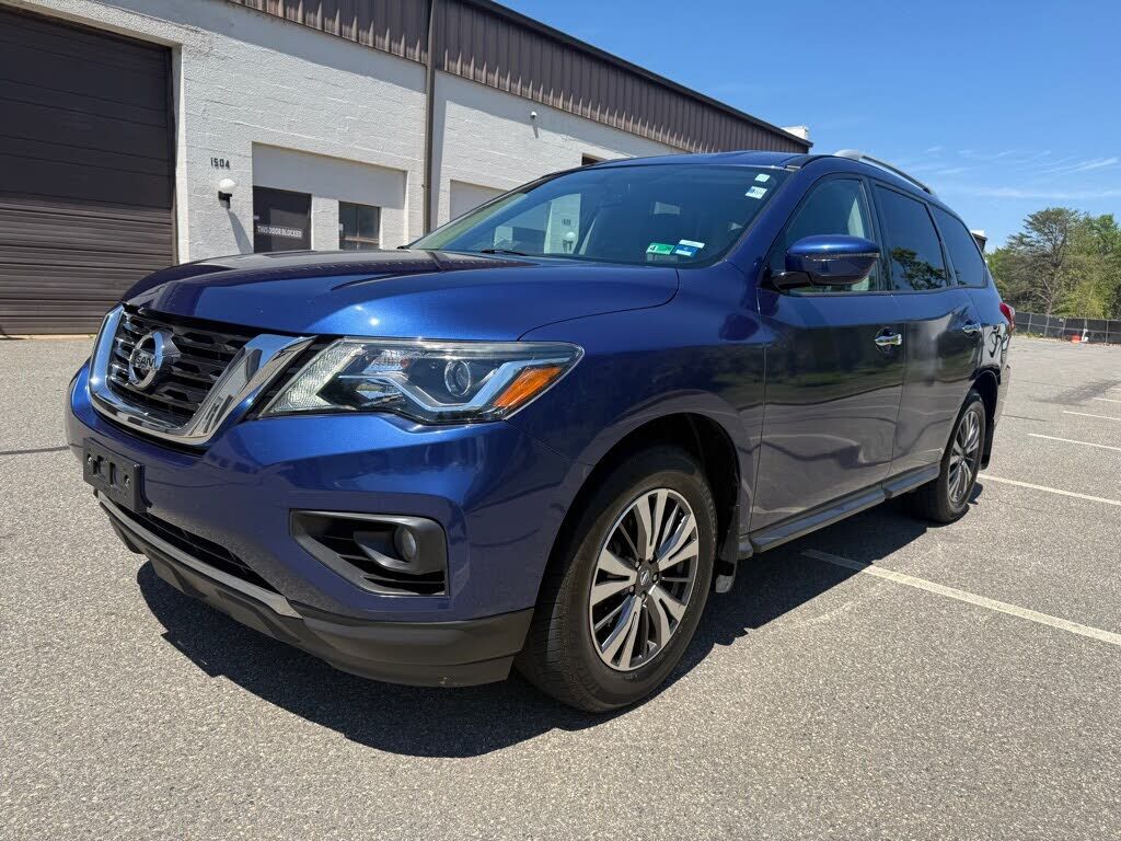 2017 NISSAN Pathfinder