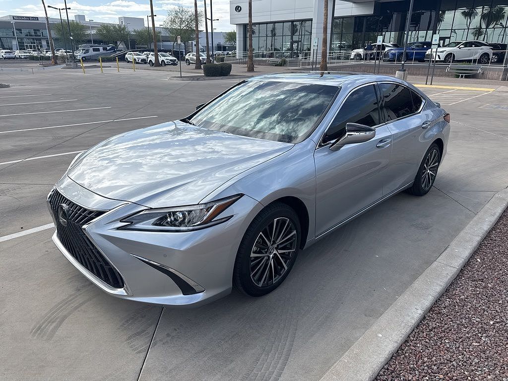 2025 LEXUS ES