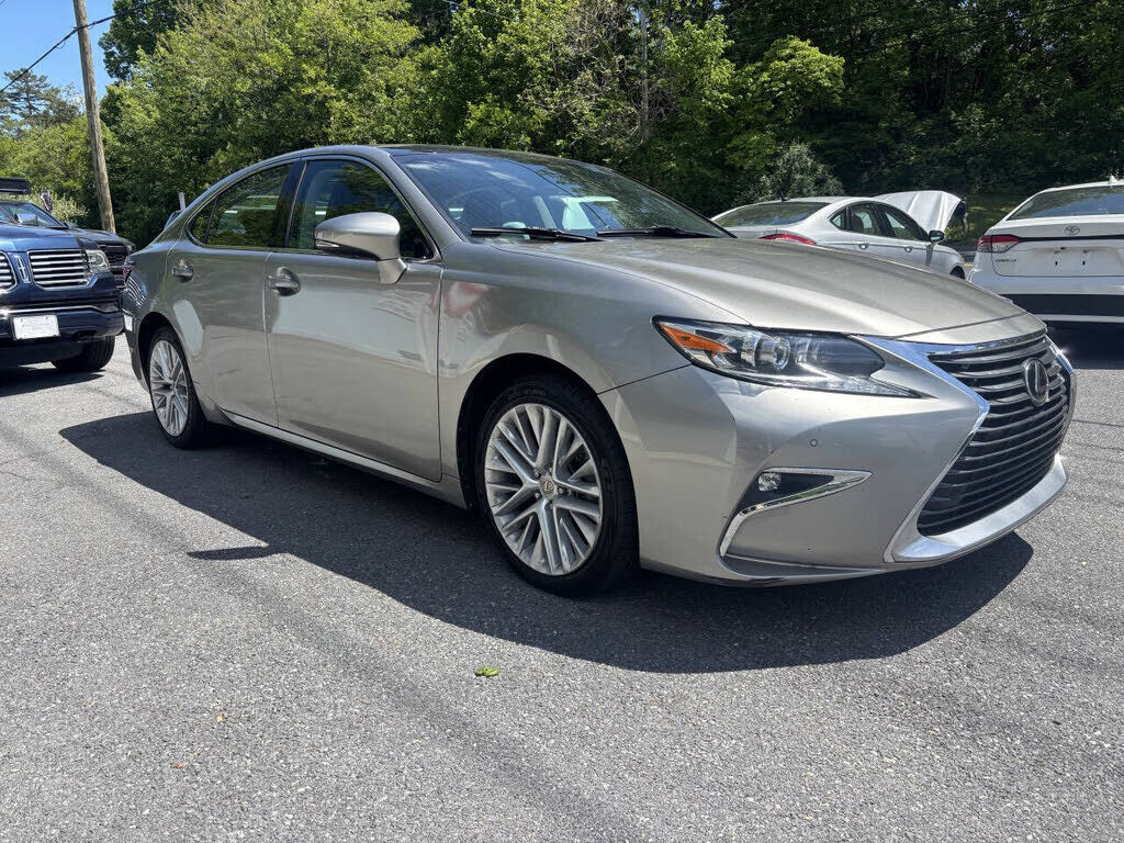 2016 LEXUS ES