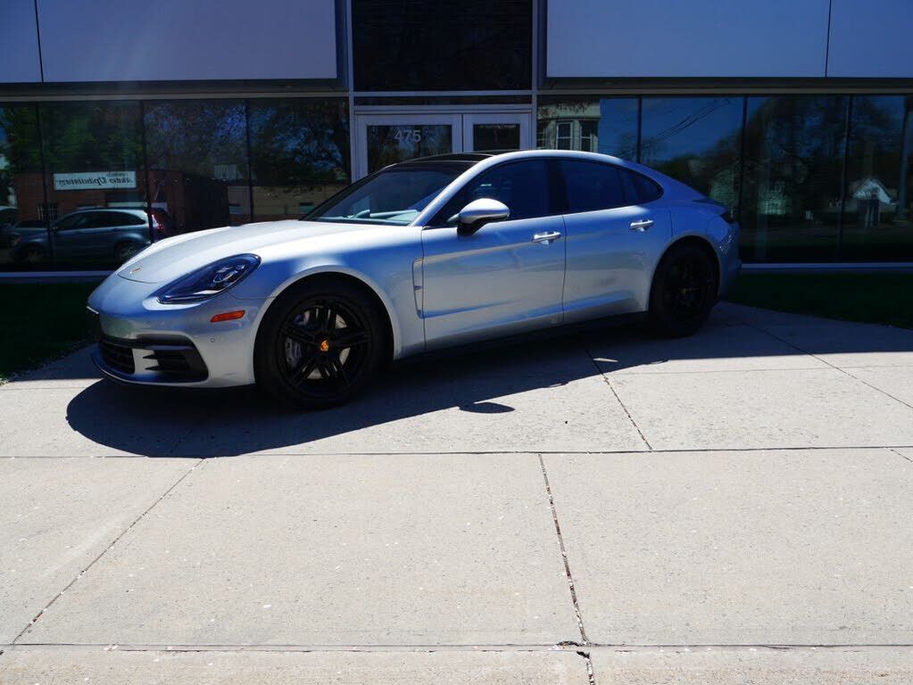 2019 PORSCHE Panamera