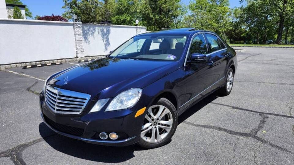 2011 MERCEDES-BENZ E-Class