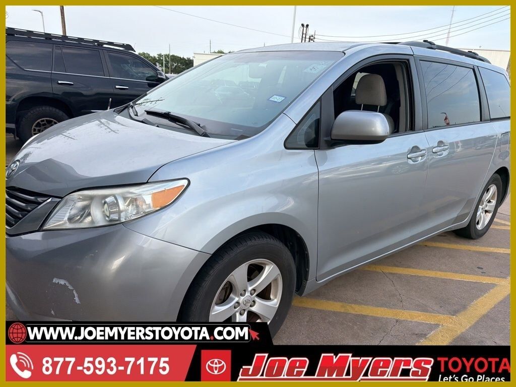 2014 TOYOTA Sienna