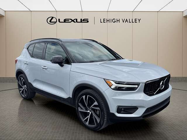 2020 VOLVO XC40