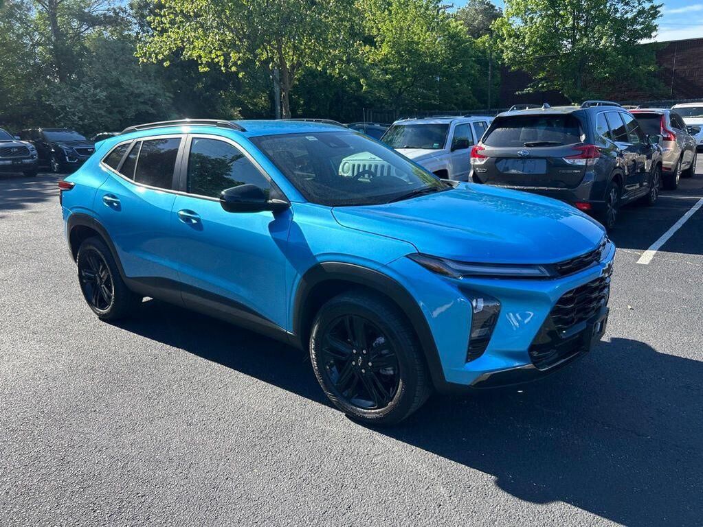 2025 CHEVROLET Trax