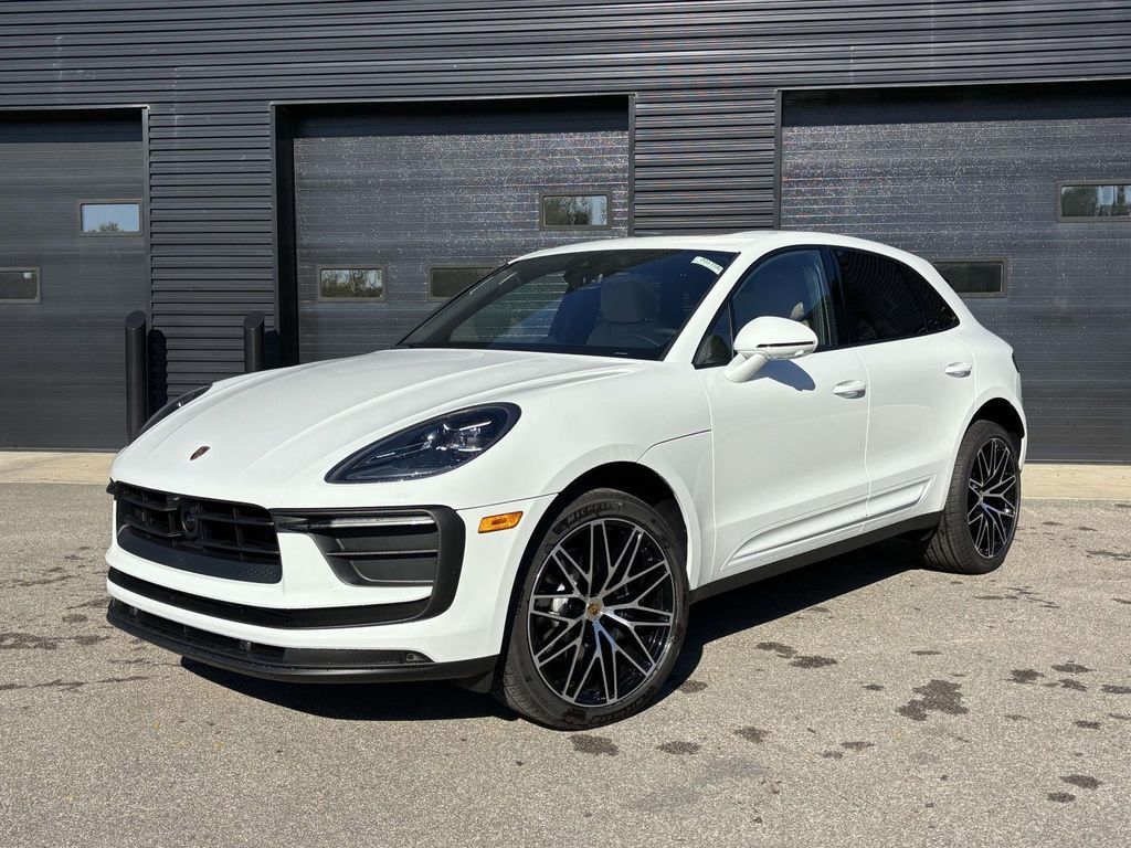 2026 PORSCHE Macan