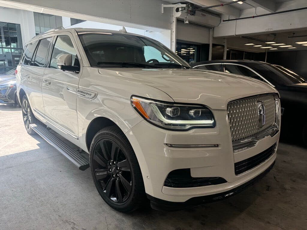 2022 LINCOLN Navigator