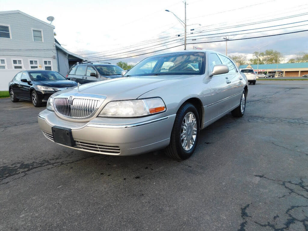 2011 LINCOLN Town Car