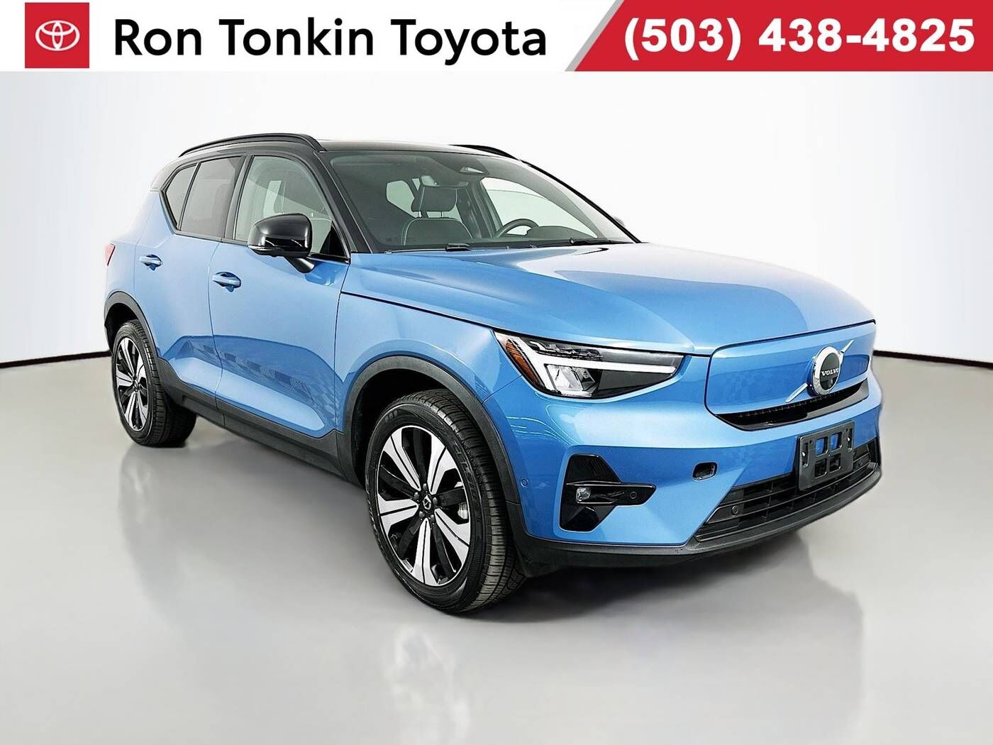 2023 VOLVO XC40