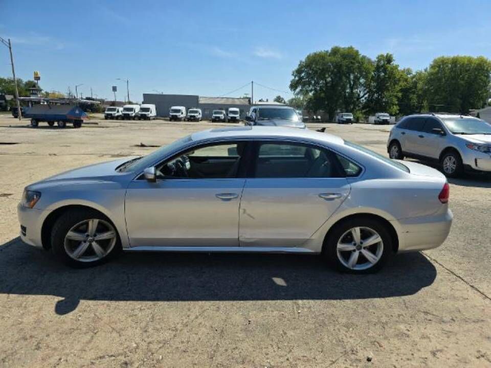 2013 VOLKSWAGEN Passat