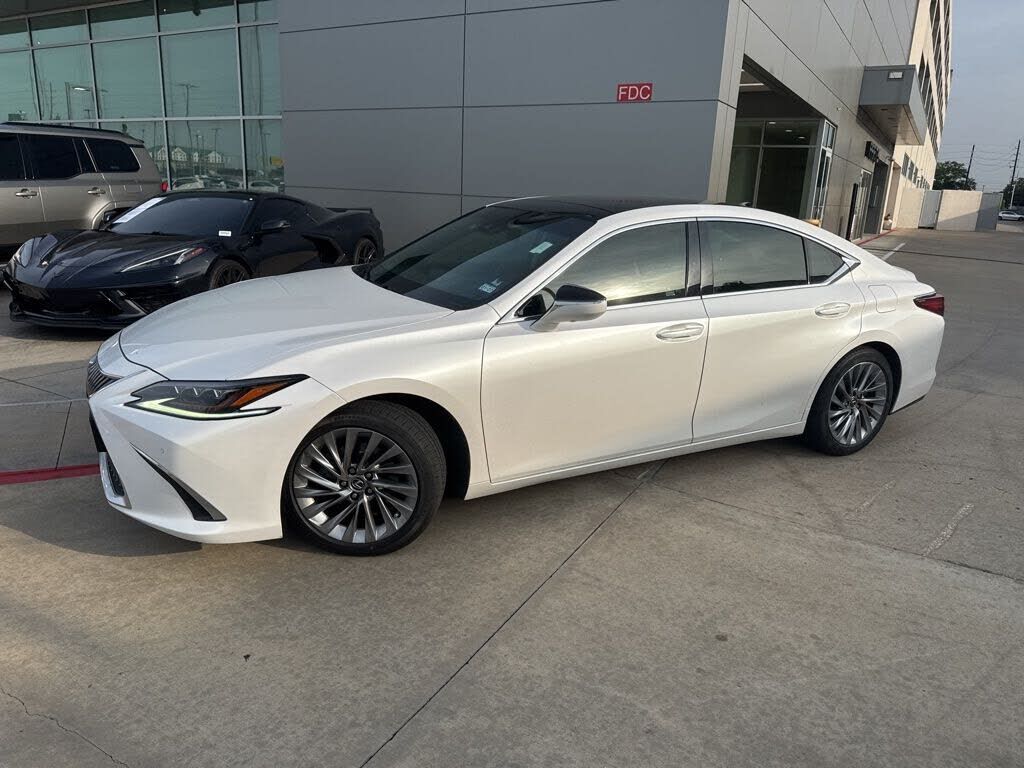 2019 LEXUS ES