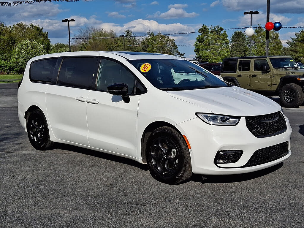 2023 CHRYSLER Pacifica