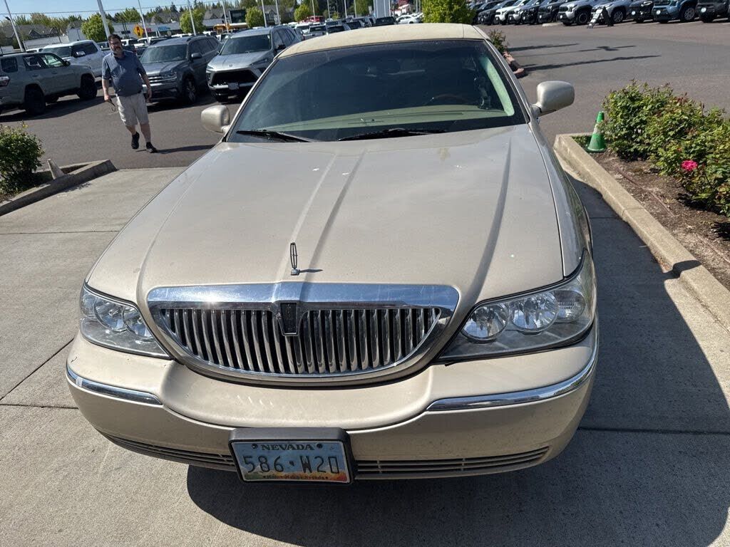 2007 LINCOLN Town Car